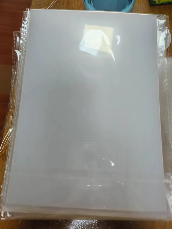 PFAフィルム | 透明、耐熱性、耐薬品性に優れたフッ素ポリマーフィルム。半導体、電気絶縁、化学ライニング、高純度工業用途向け